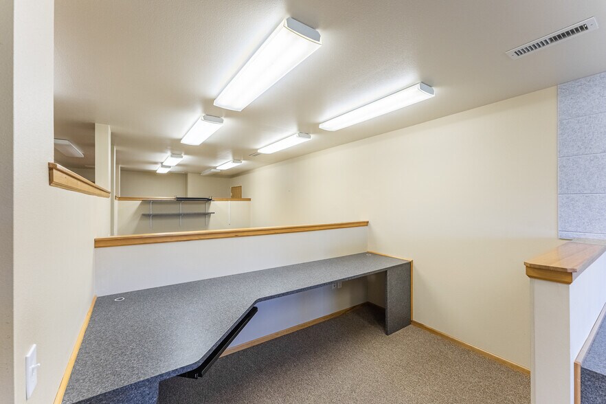 More Photos Of 914 Citadel Dr, Everson Office Residential For Lease