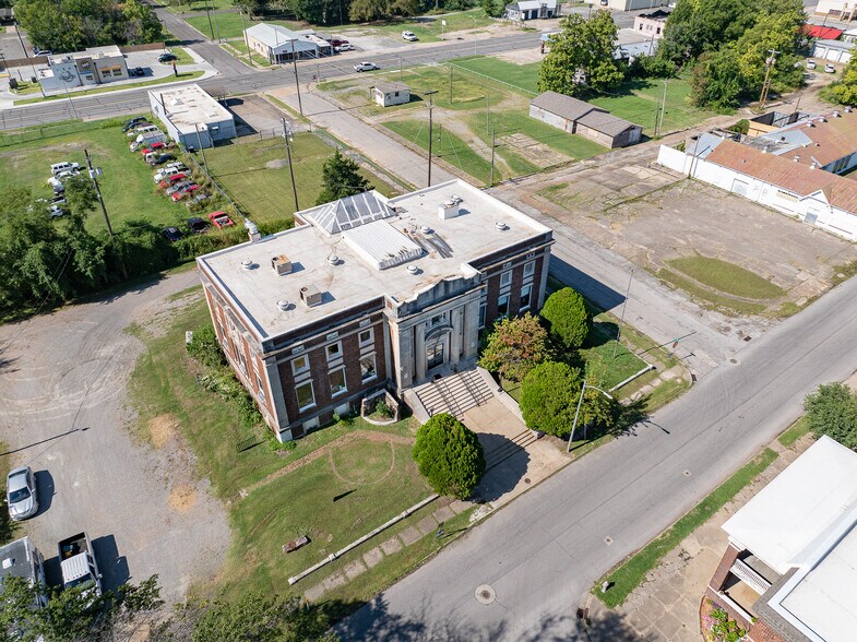 More Photos Of 401 E Broadway St, Muskogee Lodge Meeting Hall For Sale