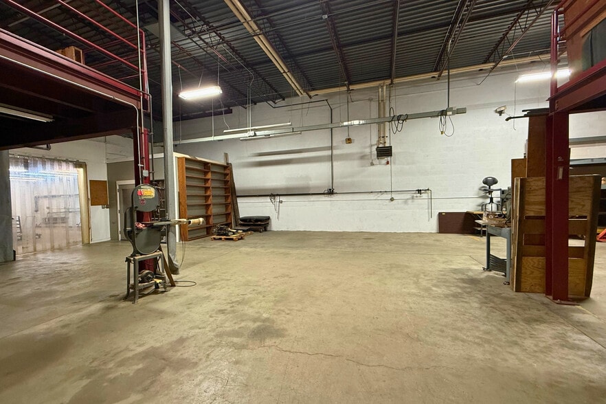 More Photos Of 229-261 Merriam St, Bridgeport Warehouse For Lease