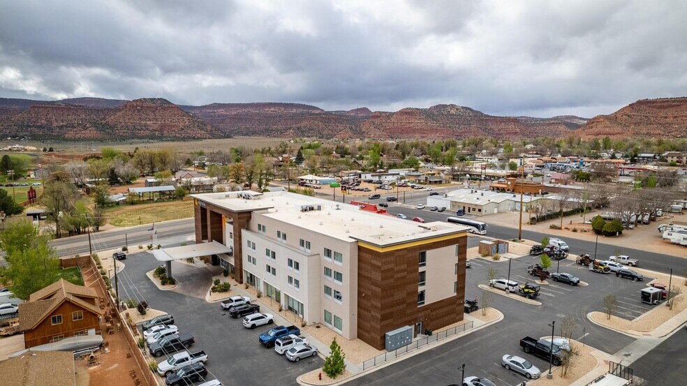 More Photos Of 465 S 100 E, Kanab Hospitality For Sale