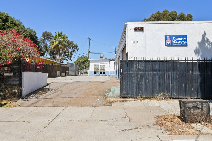 Primary Photo Of 3814 Acacia St, San Diego Auto Repair For Sale