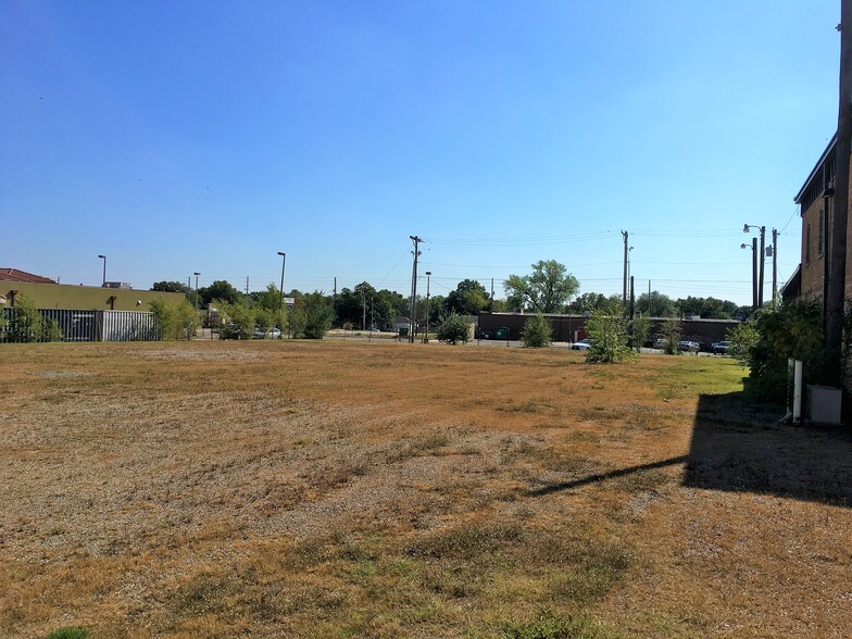 More Photos Of 620 N Edgemoor St, Wichita Warehouse For Sale