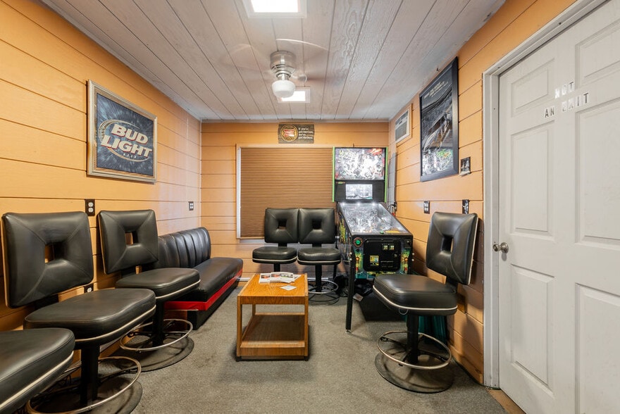 More Photos Of 125 Opresik Ln, Myrtle Creek Bar For Sale