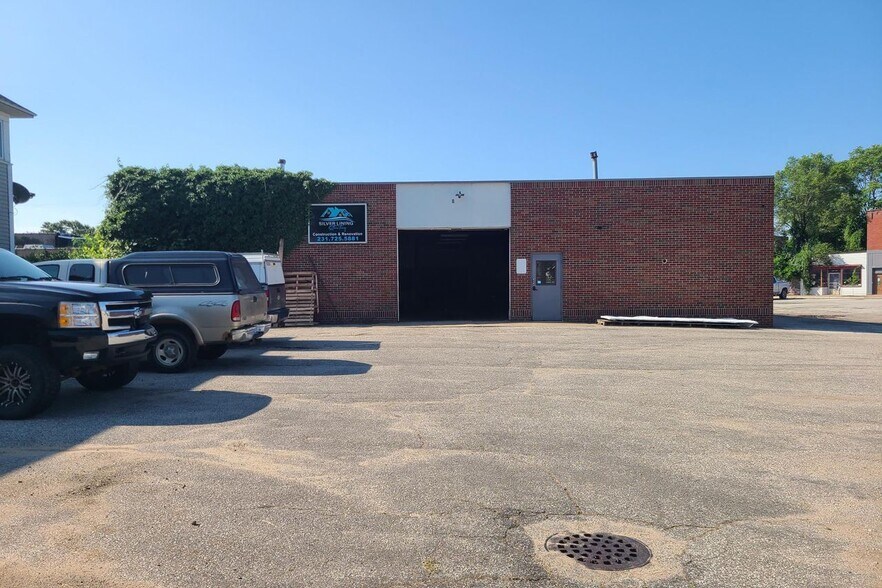 More Photos Of 1144 3rd St, Muskegon Auto Repair For Sale