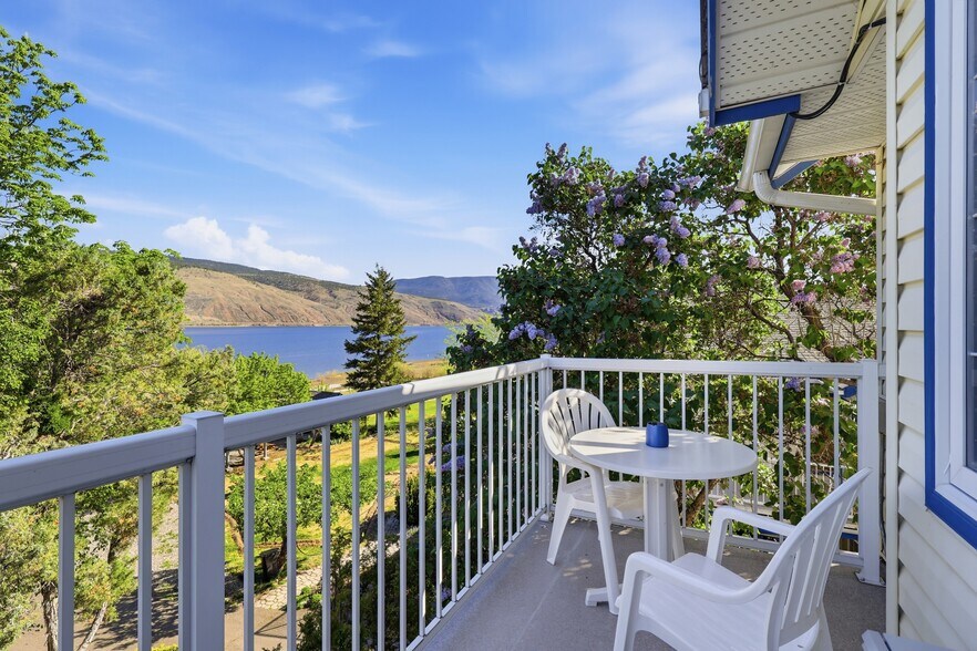 More Photos Of 7001 Savona Access Rd, Thompson-Nicola Hotel For Sale