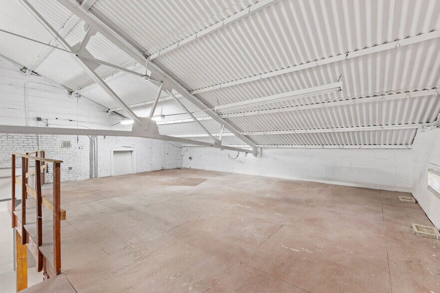 More Photos Of 109-111 35th St, Union City Warehouse For Lease