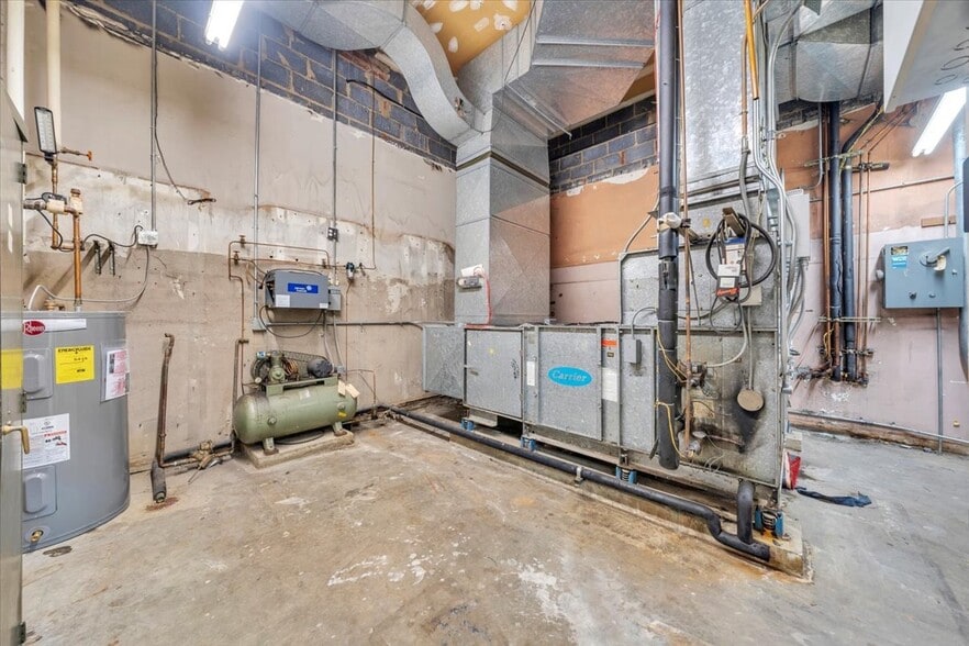 More Photos Of 210 S Jefferson St, Roanoke Loft Creative Space For Sale