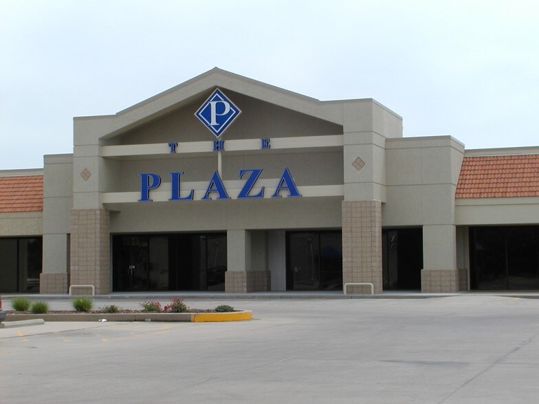 Primary Photo Of 524-640 N Andover Rd, Andover General Retail For Lease