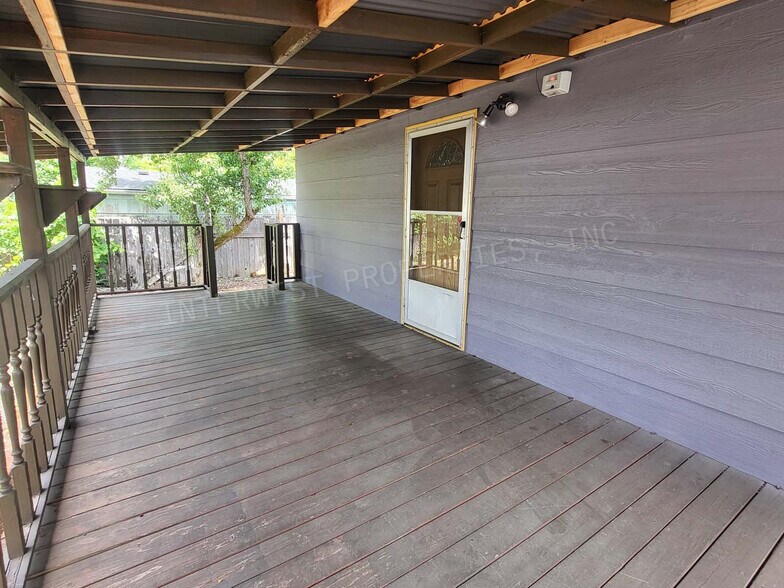 More Photos Of 1131 NE 72nd Ave, Portland Specialty For Lease