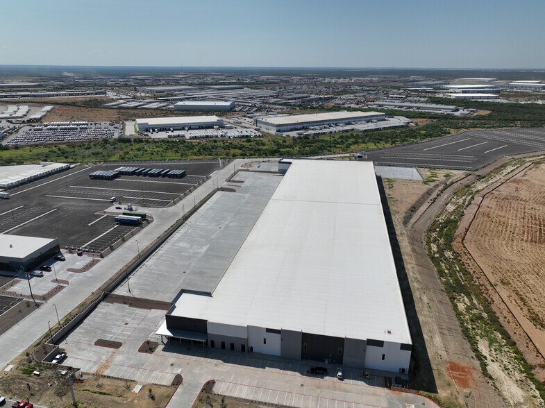 More Photos Of 1203 Reuthinger Pky, Laredo Distribution For Sale