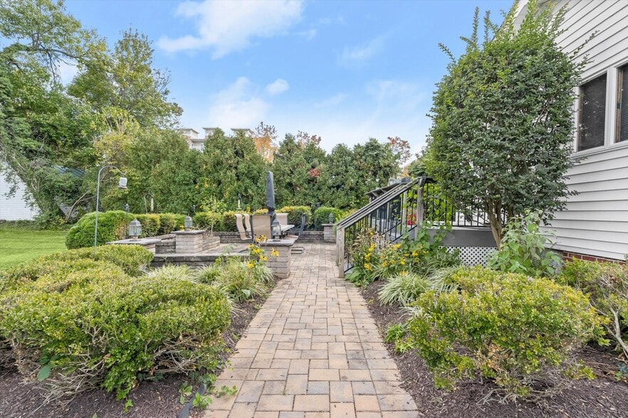 More Photos Of 9351 EAST St, Manassas Apartments For Sale