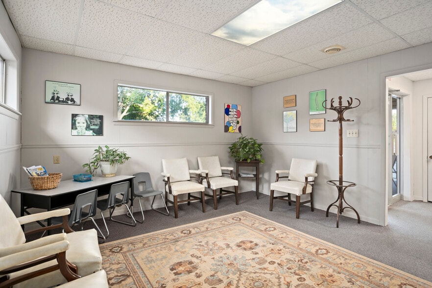 More Photos Of 130 N Main St, Petal Medical For Sale