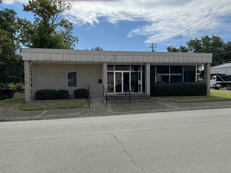 More Photos Of 300 N Washington St, Kaufman Office For Sale