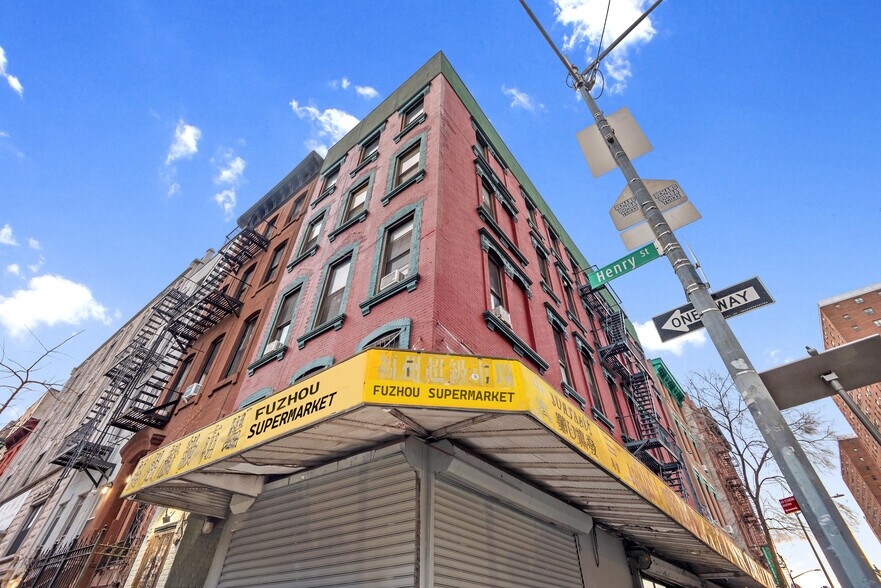 More Photos Of 21 Rutgers St, New York Apartments For Sale