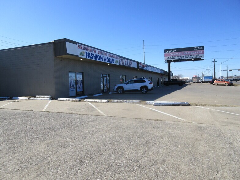 Primary Photo Of 2126 SW Lee Blvd, Lawton Storefront Retail Office For Sale