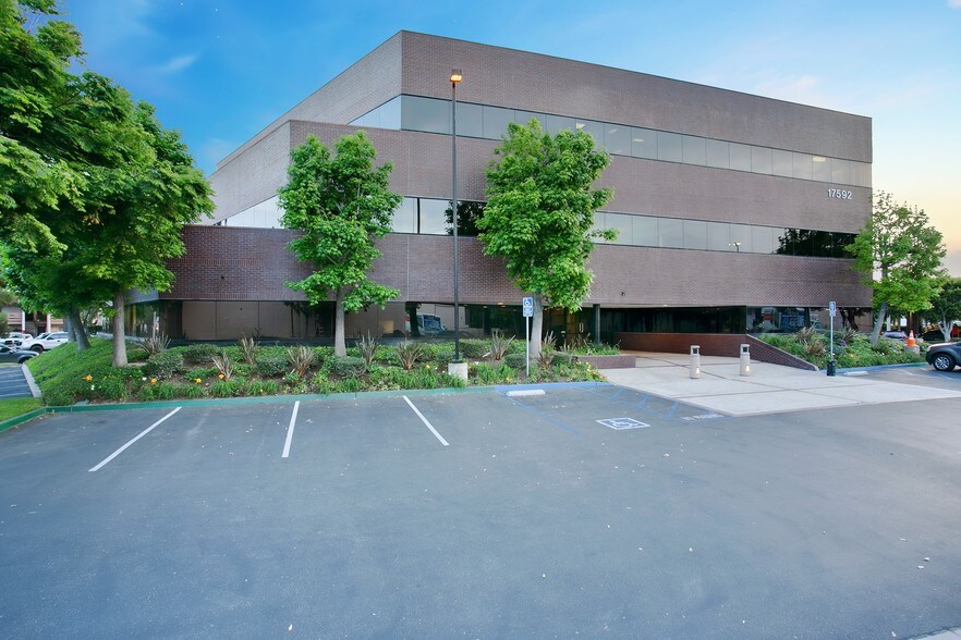 More Photos Of 17592 E 17th St, Tustin Office For Lease