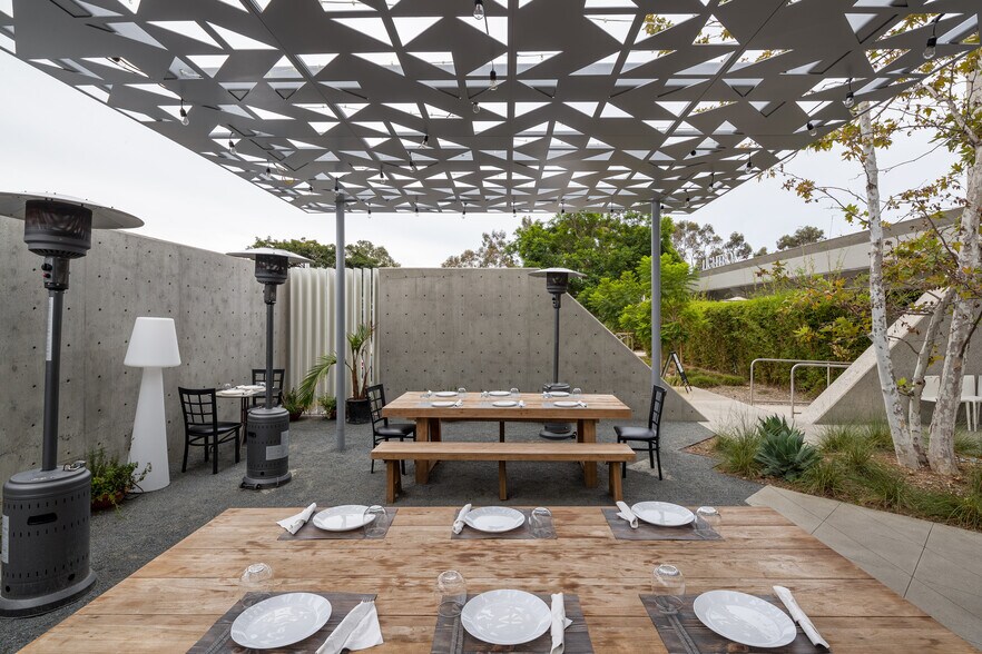 More Photos Of 2051 Palomar Airport Rd, Carlsbad Research And Development For Lease