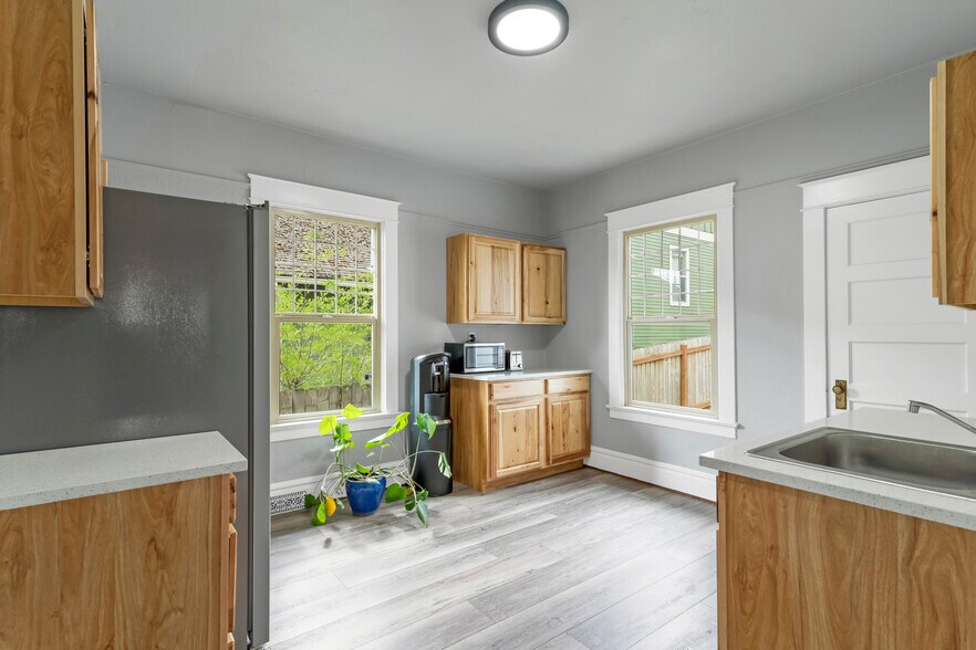 More Photos Of 1705 Commercial St SE, Salem Office Residential For Sale