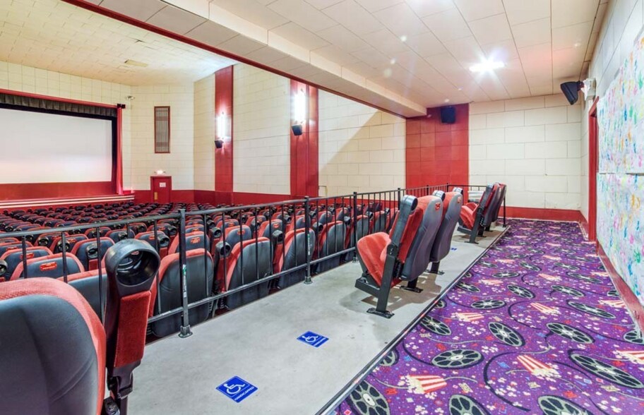 More Photos Of 115 Mashell N ave, Eatonville Movie Theatre For Sale