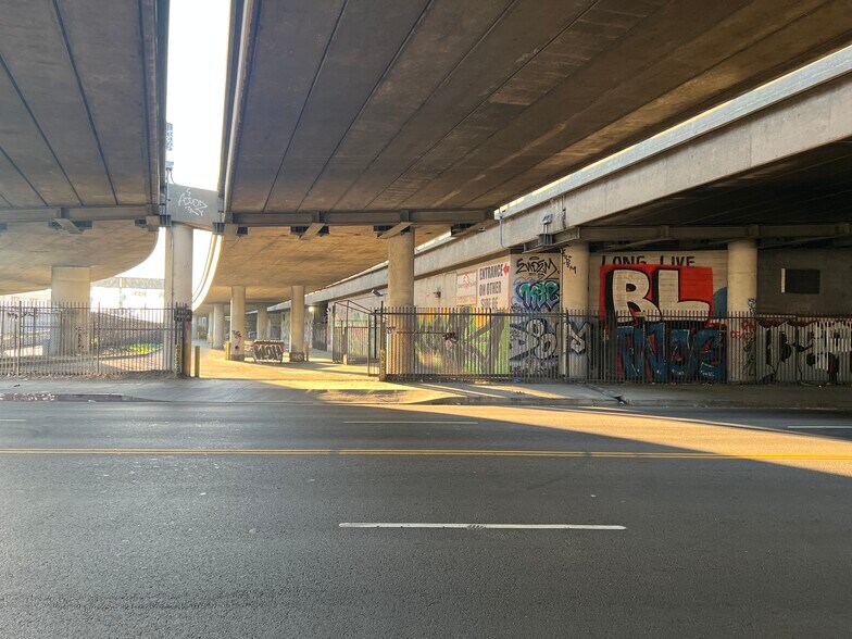 More Photos Of 1341-1377 S Santa Fe Ave, Los Angeles Warehouse For Lease