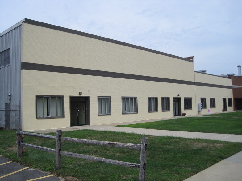 More Photos Of 225 Willowbrook Rd, Freehold Warehouse For Lease