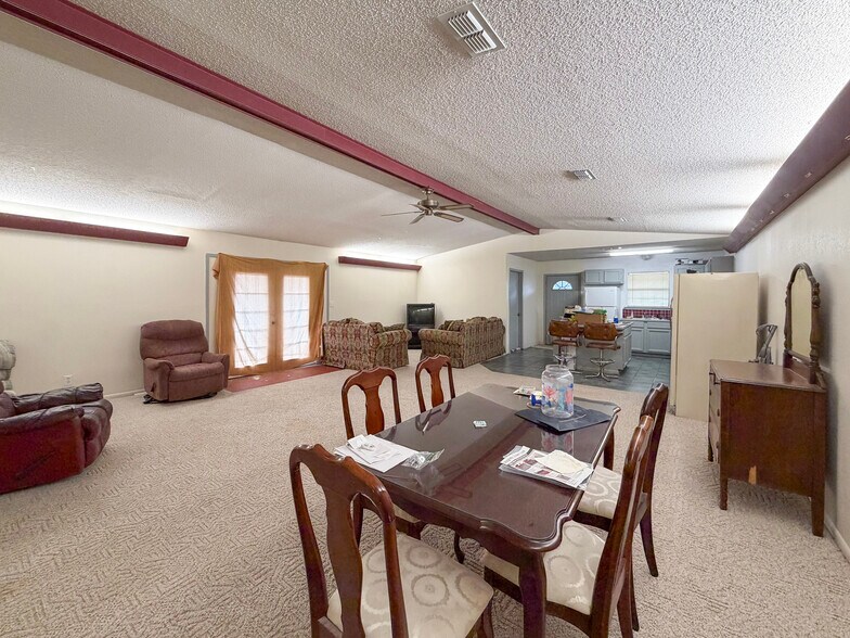 More Photos Of 1200 N Louise St, Atlanta Office For Sale