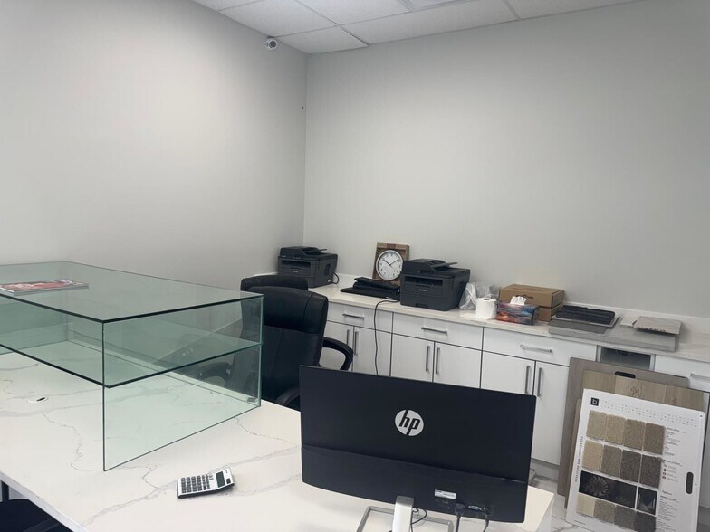 More Photos Of 6638 152A St, Surrey Office For Sale