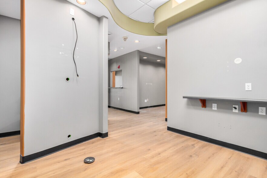 More Photos Of 13575 W Indian School Rd, Litchfield Park Medical For Lease