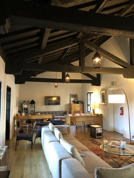 More Photos Of 451-461 E Main St, Ventura Storefront For Lease