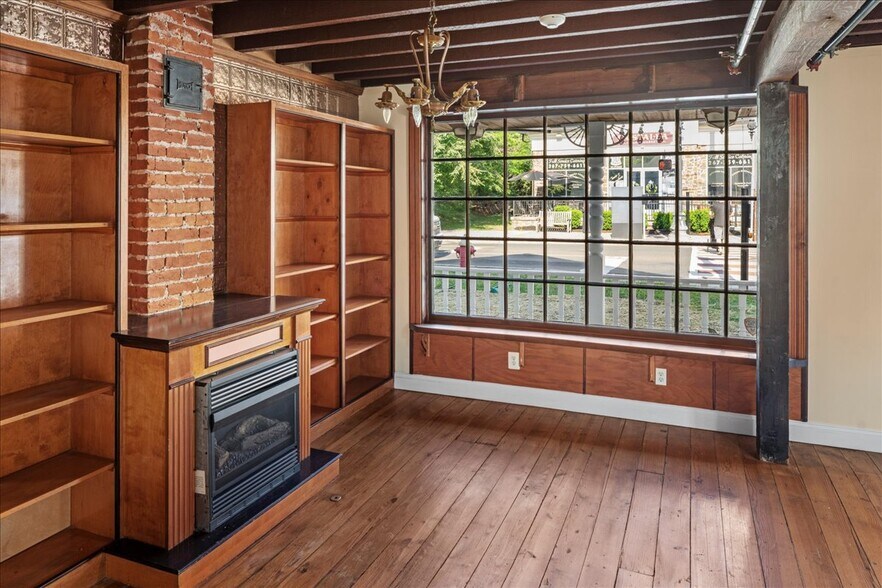 More Photos Of 159 N Sycamore St, Newtown Office For Lease