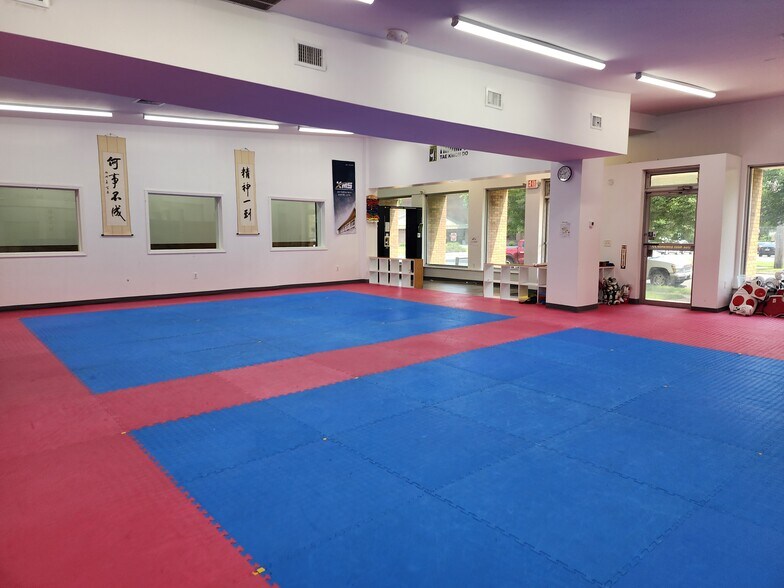 More Photos Of 241 W Union Ave, Bound Brook General Retail For Sale