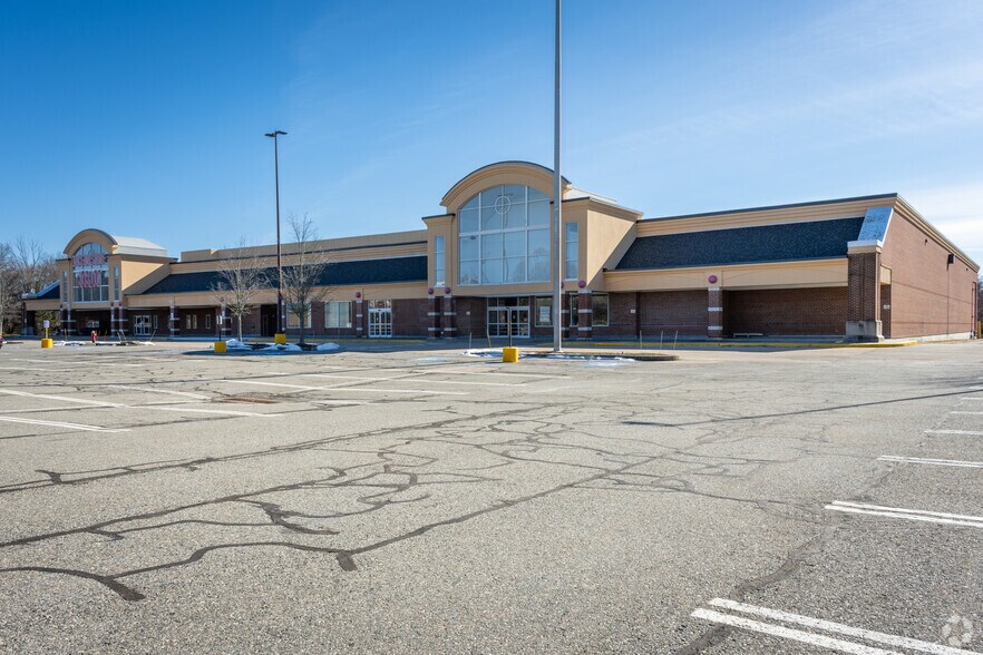 More Photos Of 128 Boston Post Rd, Waterford Supermarket For Lease