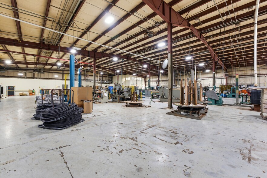 More Photos Of 7 First St, Palmer Warehouse For Lease