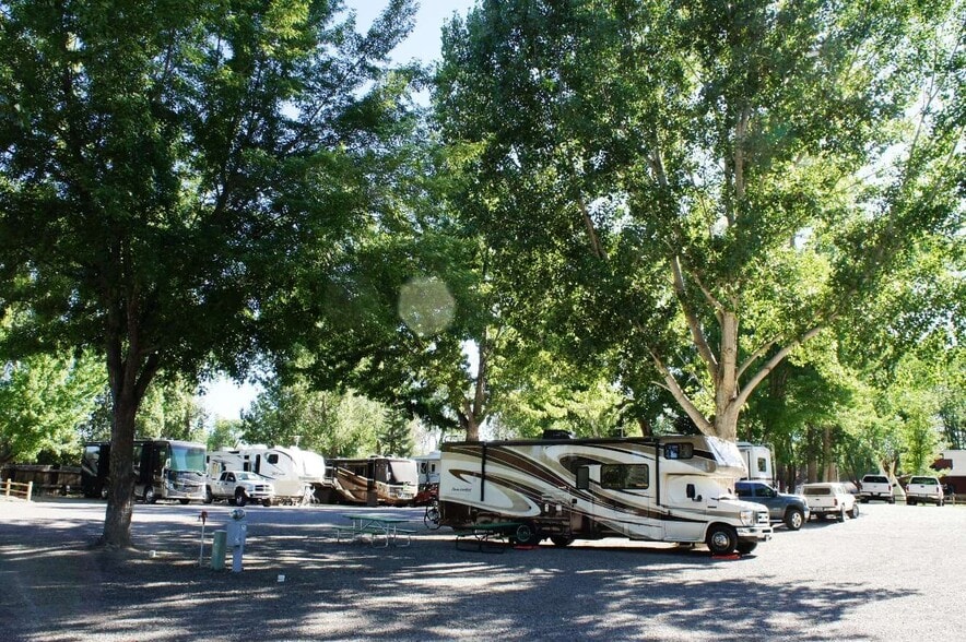 Primary Photo Of 65120 Old Chipeta Trl, Montrose Trailer Camper Park For Sale