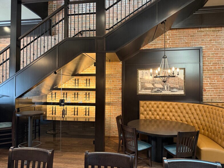 More Photos Of 30 N Main St, Fond Du Lac Restaurant For Sale