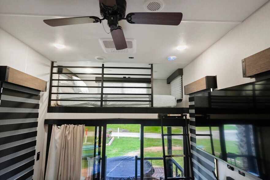 More Photos Of 1845 Oleander, Crystal Beach Trailer Camper Park For Sale