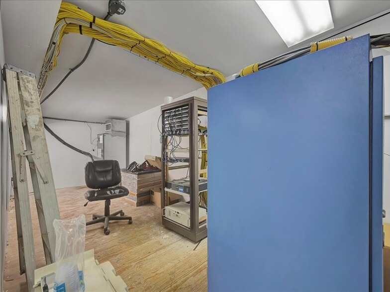 More Photos Of 3804 South St, Nacogdoches Warehouse For Sale