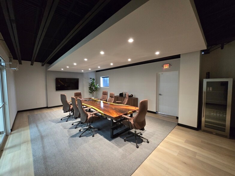 More Photos Of 1041 Eastside Rd, El Paso Warehouse For Sale