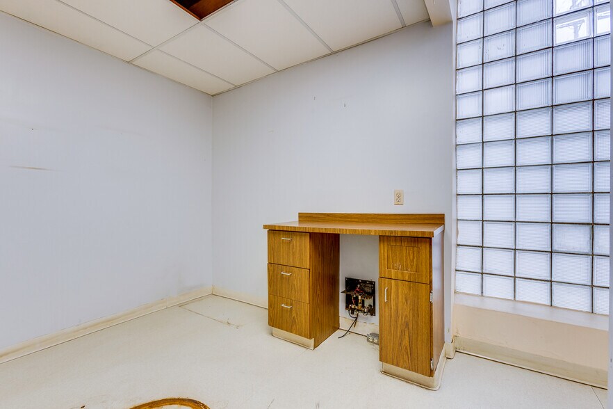 More Photos Of 6300 Forward Ave, Pittsburgh Storefront Retail Residential For Lease