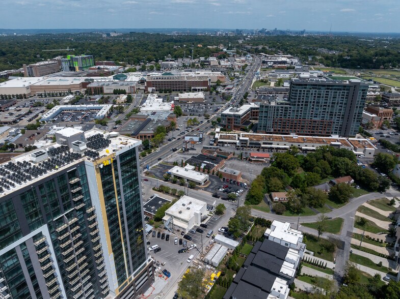 More Photos Of 2001 Warfield Dr, Nashville Office For Lease