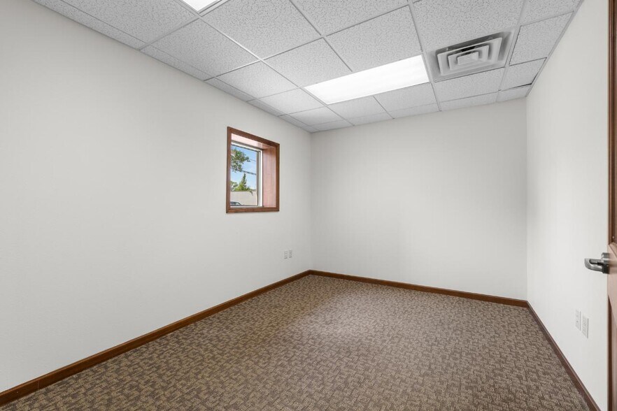 More Photos Of 2000 Burdick Expy E, Minot Office For Lease