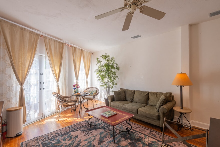 More Photos Of 530-536 S Pineapple Ave, Sarasota Storefront Retail Residential For Sale