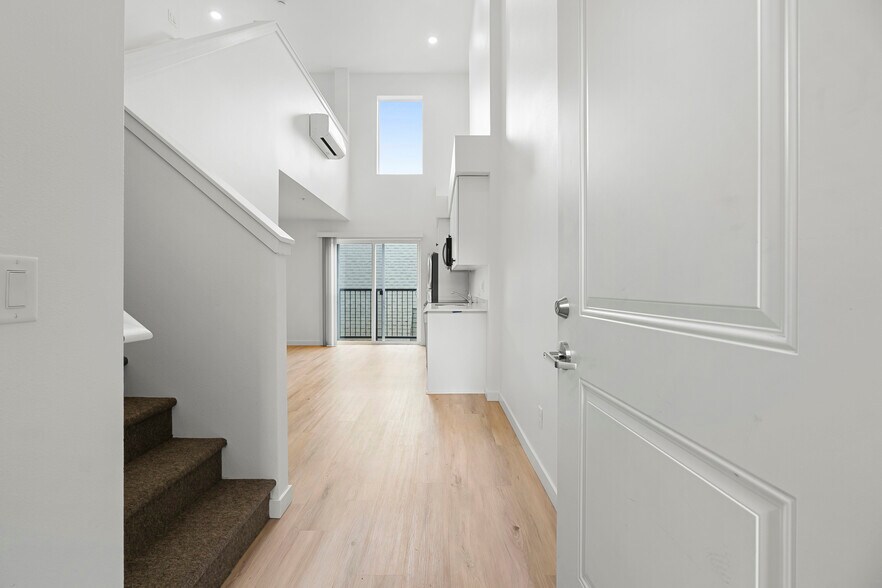 More Photos Of 1820 NE Davis St, Portland Apartments For Sale