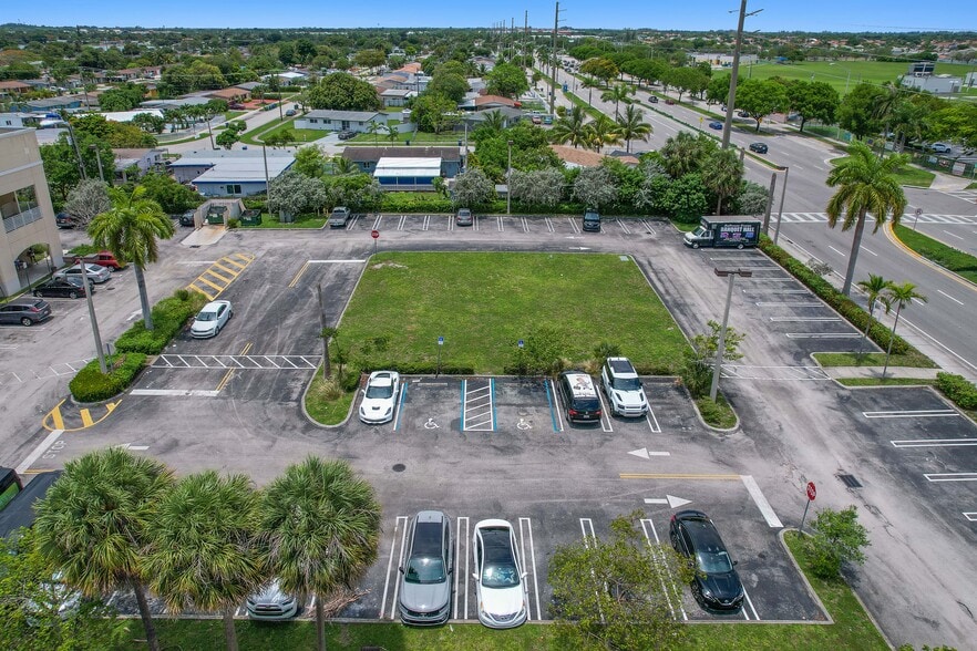More Photos Of 4880-4898 NW 183rd - Outparcel st, Miami Gardens Land For Lease