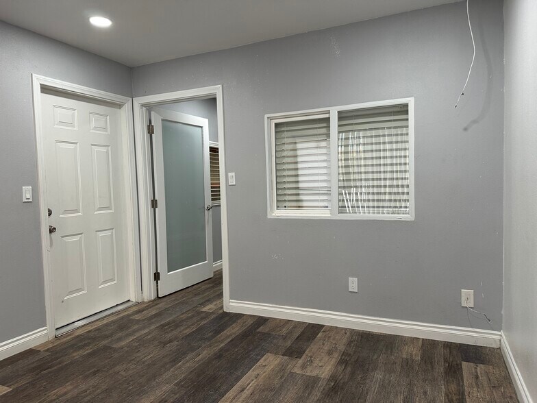 More Photos Of 9340 Corbin Ave, Northridge Warehouse For Lease