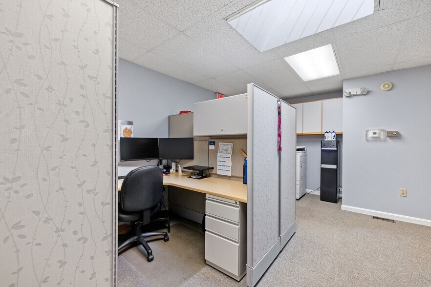 More Photos Of 214 Lake St, Bristol Office For Sale