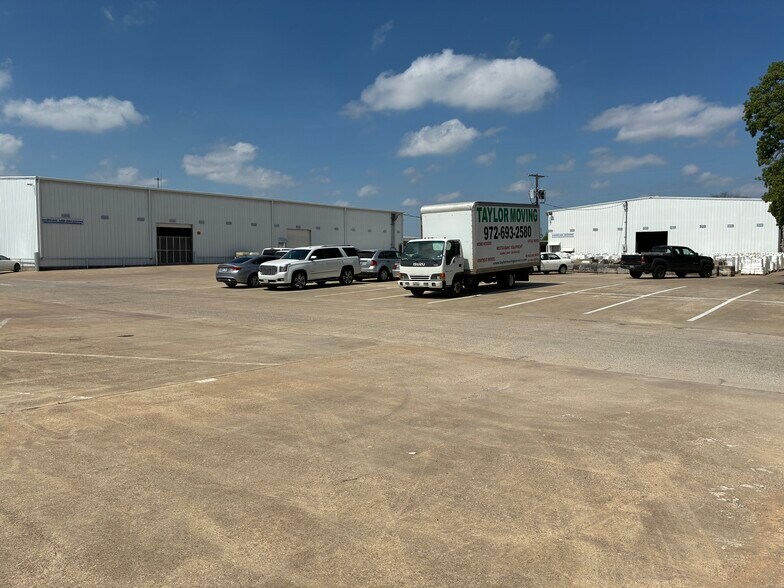 More Photos Of 301 Pleasant Dr, Dallas Warehouse For Lease