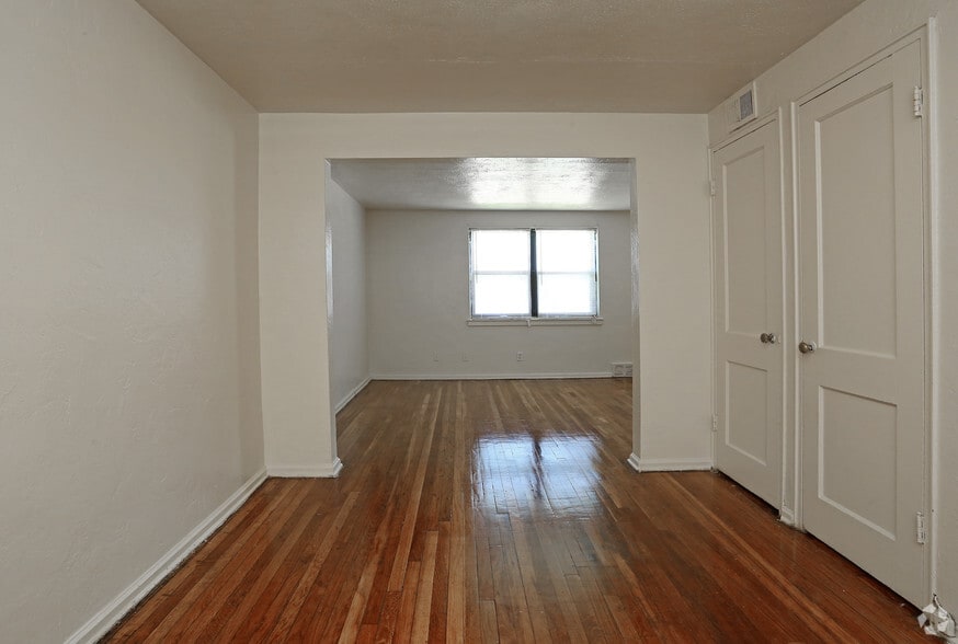 More Photos Of 35 Woodland Dr, Hartford Apartments For Sale