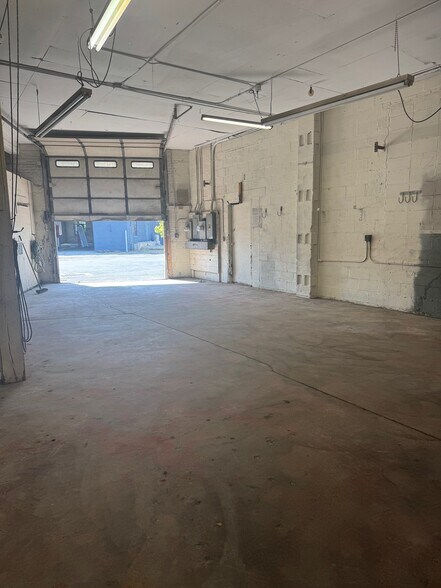 More Photos Of 8 Van Tassell Ct, Norwalk Flex For Lease