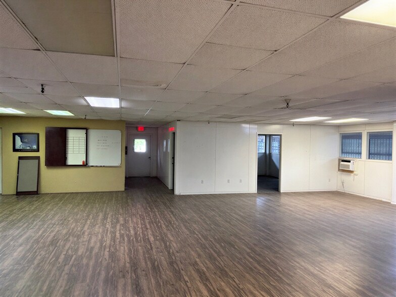 More Photos Of 2231 Whitfield Park Loop, Sarasota Warehouse For Lease